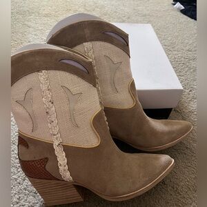 Dolce Vita Tan and Cream Heeled Boots